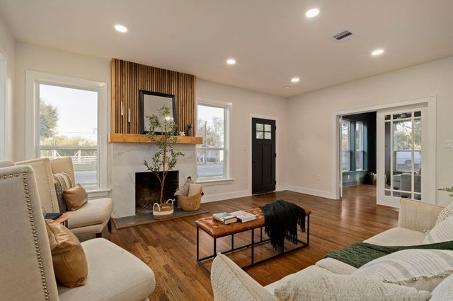 918 Front Street, Columbus, TX 78934