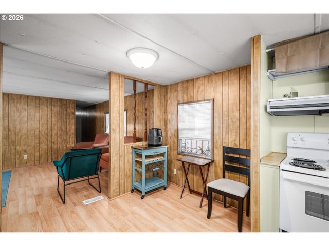 5335 MAIN St 7, Springfield, OR 97478