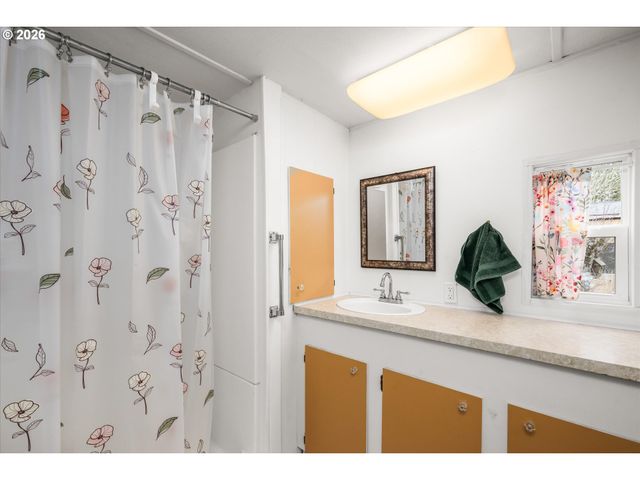 5335 MAIN St 7, Springfield, OR 97478