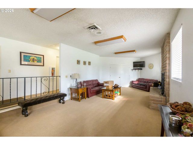 5335 MAIN St 7, Springfield, OR 97478