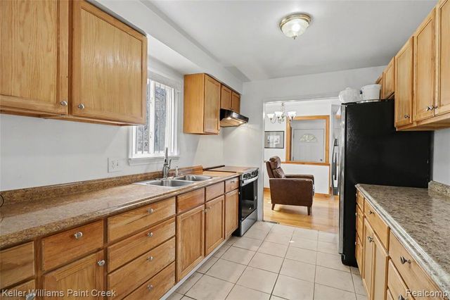 23070 Rosewood Street, Oak Park, MI 48237