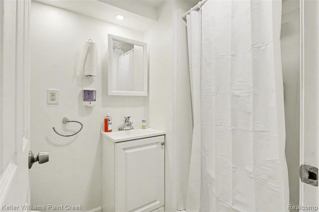 23070 Rosewood Street, Oak Park, MI 48237