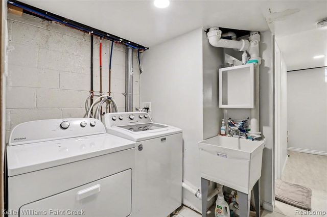 23070 Rosewood Street, Oak Park, MI 48237