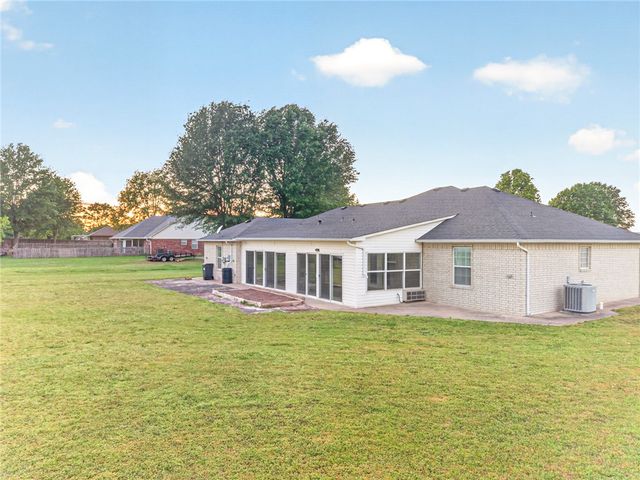 1712 Broaddrick Lane, Van Buren, AR 72956