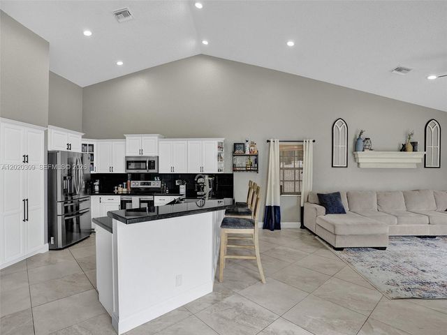 4077 NW 83rd Ln, Coral Springs, FL 33065