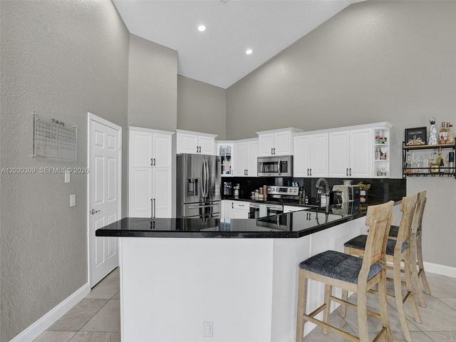 4077 NW 83rd Ln, Coral Springs, FL 33065