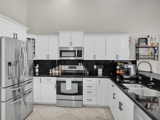 4077 NW 83rd Ln, Coral Springs, FL 33065