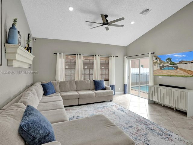 4077 NW 83rd Ln, Coral Springs, FL 33065