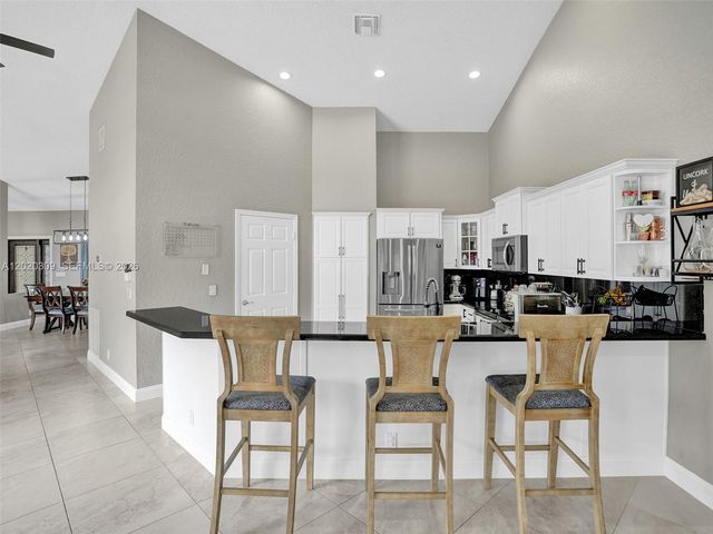 4077 NW 83rd Ln, Coral Springs, FL 33065