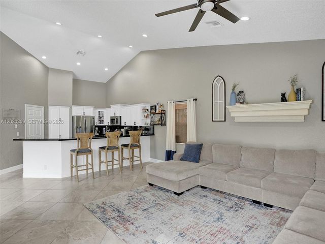 4077 NW 83rd Ln, Coral Springs, FL 33065
