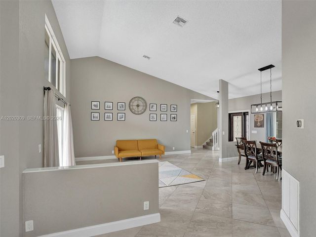 4077 NW 83rd Ln, Coral Springs, FL 33065