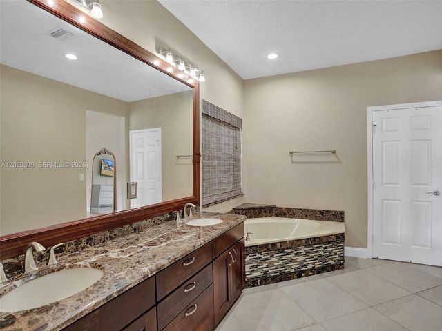 4077 NW 83rd Ln, Coral Springs, FL 33065