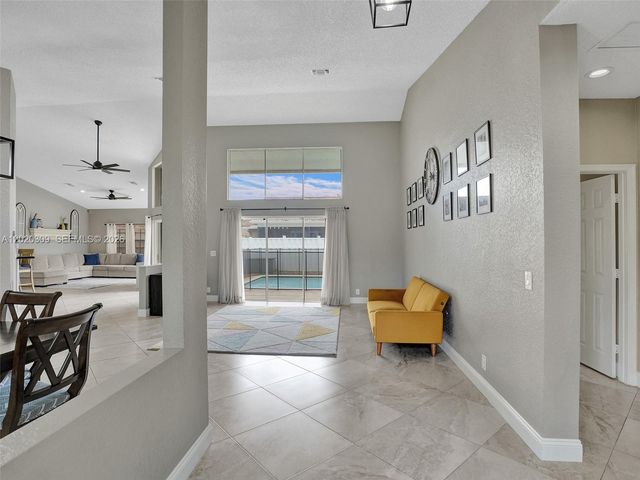4077 NW 83rd Ln, Coral Springs, FL 33065