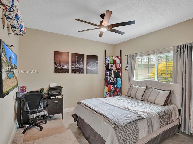 4077 NW 83rd Ln, Coral Springs, FL 33065