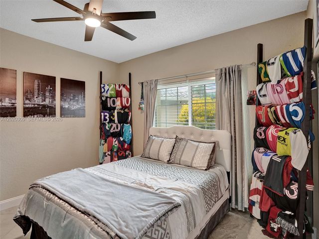 4077 NW 83rd Ln, Coral Springs, FL 33065
