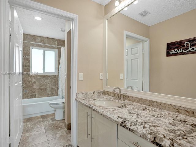 4077 NW 83rd Ln, Coral Springs, FL 33065