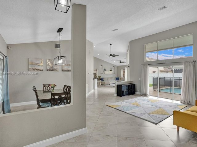 4077 NW 83rd Ln, Coral Springs, FL 33065