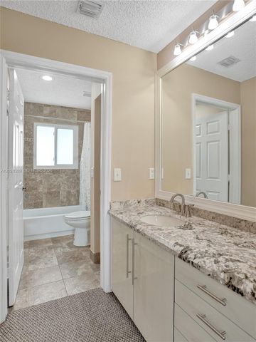 4077 NW 83rd Ln, Coral Springs, FL 33065