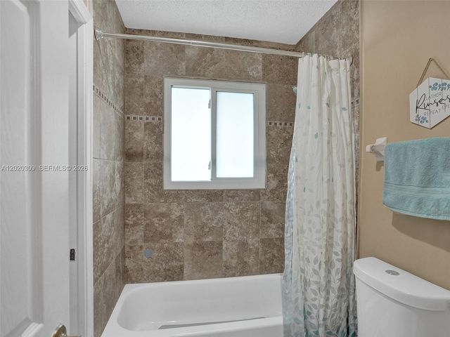 4077 NW 83rd Ln, Coral Springs, FL 33065