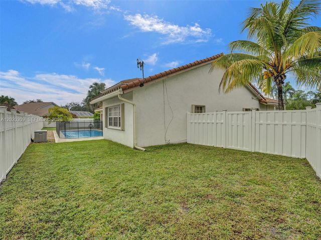 4077 NW 83rd Ln, Coral Springs, FL 33065