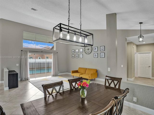 4077 NW 83rd Ln, Coral Springs, FL 33065