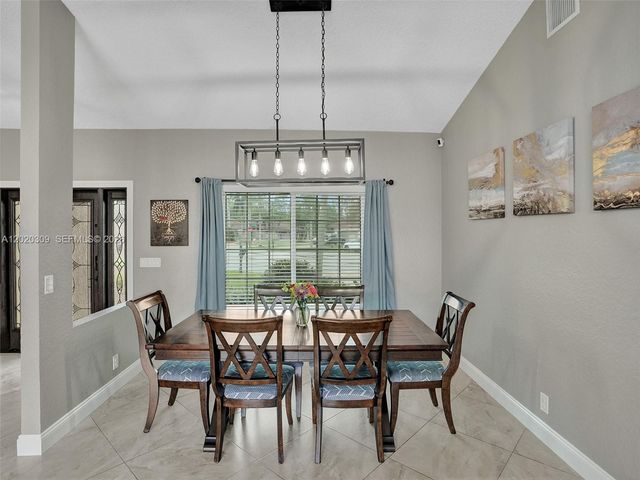 4077 NW 83rd Ln, Coral Springs, FL 33065