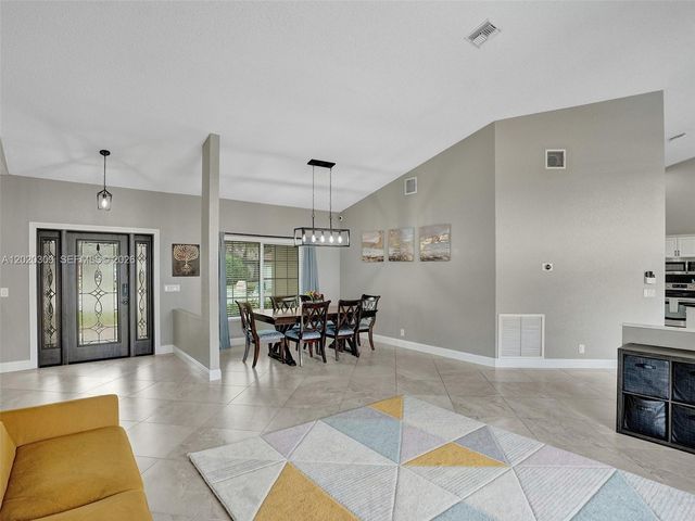 4077 NW 83rd Ln, Coral Springs, FL 33065