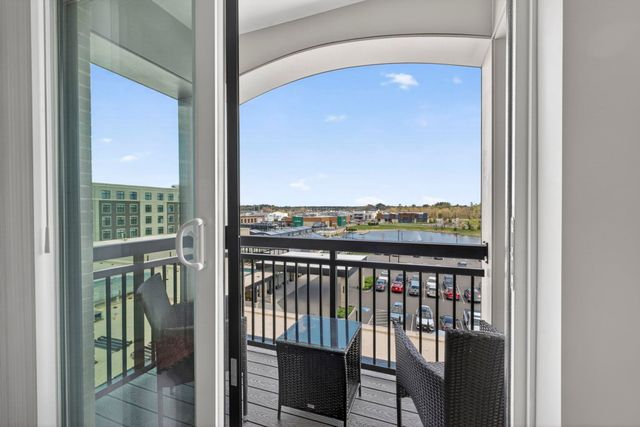 18 Artisan Dr Unit 404, Salem, NH 03079