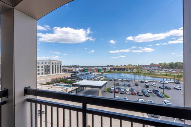 18 Artisan Dr Unit 404, Salem, NH 03079