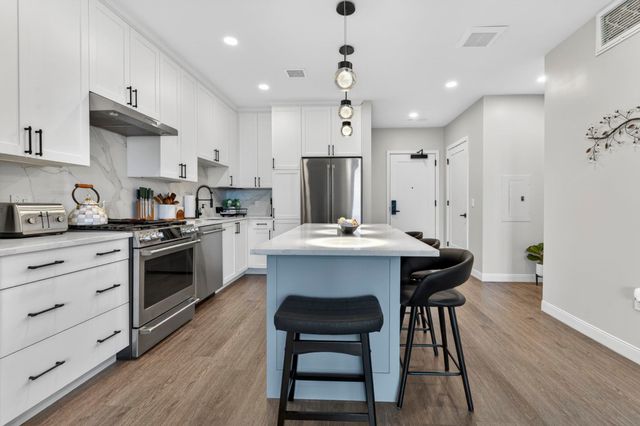 18 Artisan Dr Unit 404, Salem, NH 03079