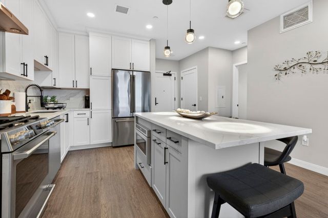 18 Artisan Dr Unit 404, Salem, NH 03079