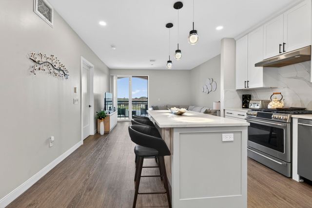 18 Artisan Dr Unit 404, Salem, NH 03079