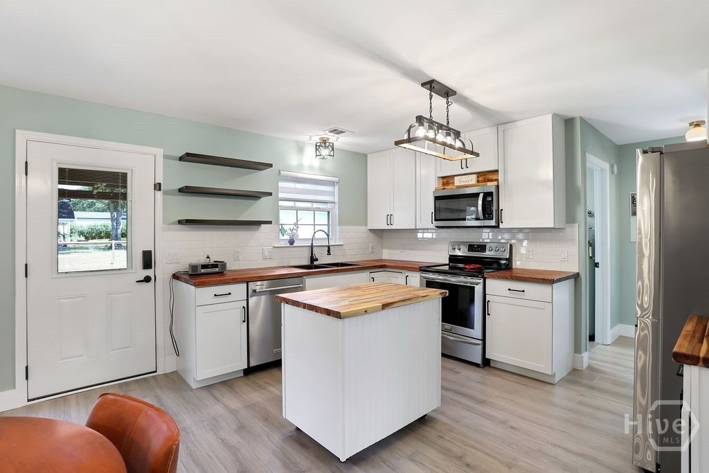 Image 3 of property listing at 718 Plantation Drive, Rincon, GA 31326