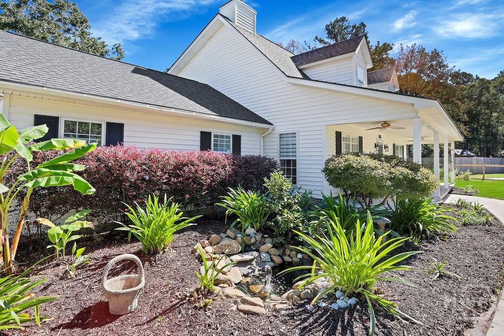 Image 5 of property listing at 718 Plantation Drive, Rincon, GA 31326