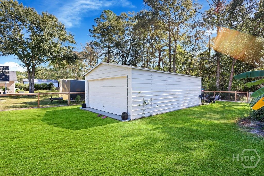 Image 6 of property listing at 718 Plantation Drive, Rincon, GA 31326