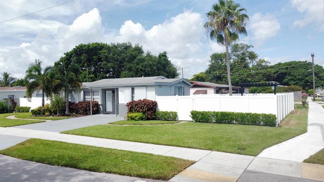 702 SW 1st Street, Delray Beach, FL 33444