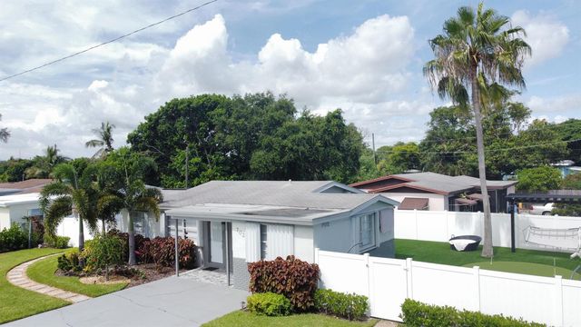 702 SW 1st Street, Delray Beach, FL 33444