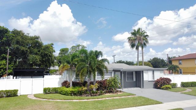 702 SW 1st Street, Delray Beach, FL 33444