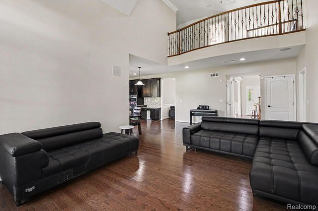 50371 LANGLEY Drive, Novi, MI 48374