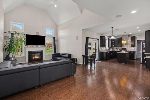 50371 LANGLEY Drive, Novi, MI 48374