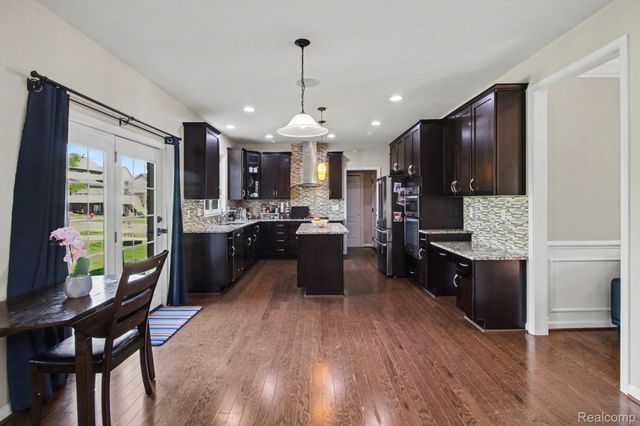 50371 LANGLEY Drive, Novi, MI 48374