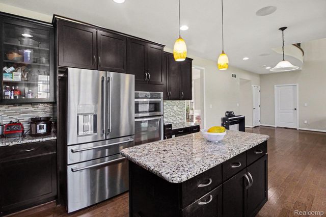 50371 LANGLEY Drive, Novi, MI 48374