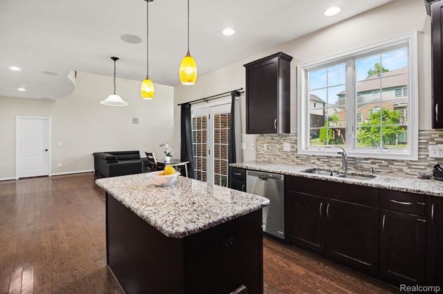 50371 LANGLEY Drive, Novi, MI 48374