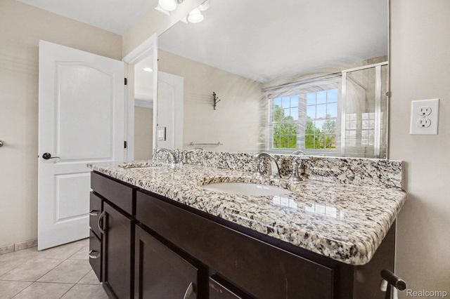 50371 LANGLEY Drive, Novi, MI 48374