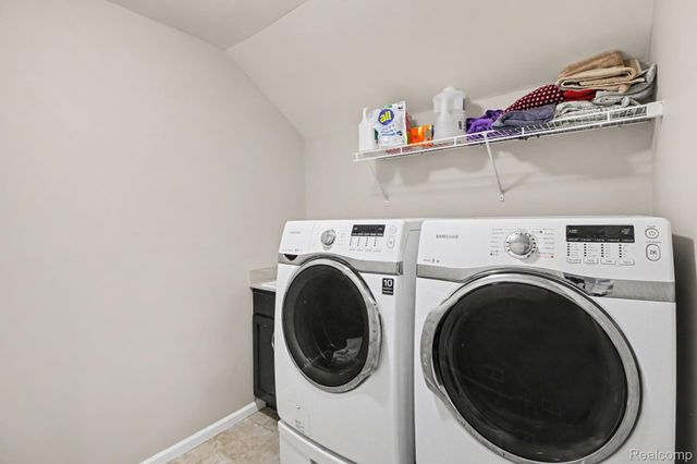 50371 LANGLEY Drive, Novi, MI 48374