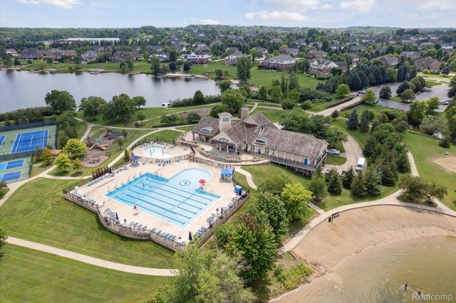 50371 LANGLEY Drive, Novi, MI 48374