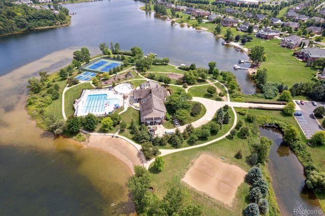 50371 LANGLEY Drive, Novi, MI 48374