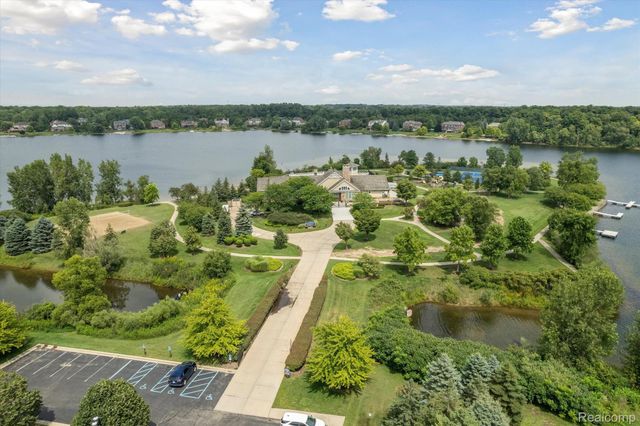 50371 LANGLEY Drive, Novi, MI 48374