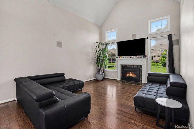 50371 LANGLEY Drive, Novi, MI 48374