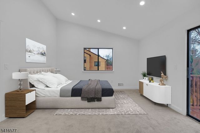 16 Lake Ct, Raritan Twp., NJ 08822